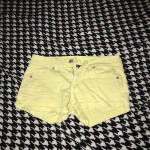 Neon yellow shorts ☀️